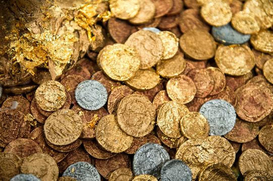 Antike Münzen aus verschiedenen Metallen